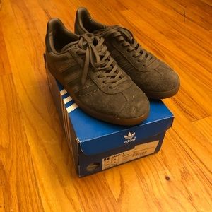 COPY - Adidas gazelle boys size 4 1/2, fits wmns 6-6 1/2